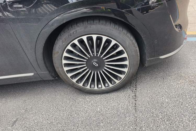Used Hima AITO M9 2024 Range-Extended Max Edition 52 kWh 6-Seater Version Right Front Wheel Hub