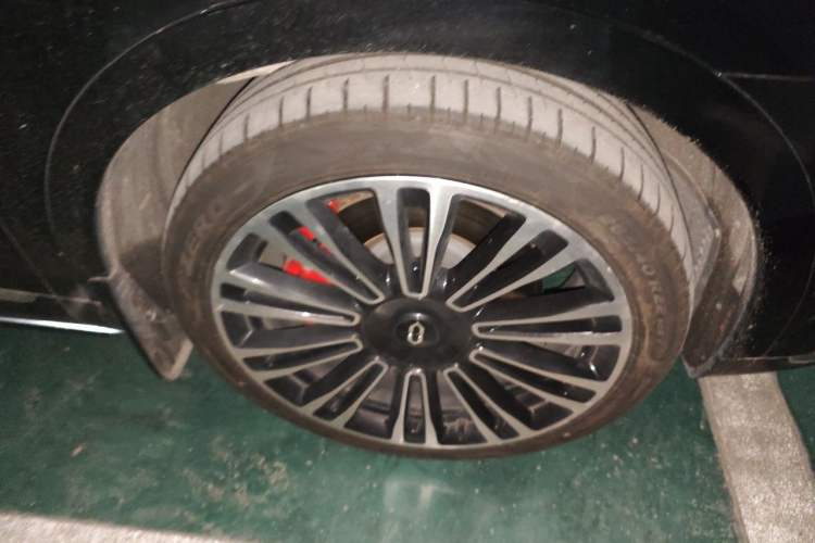 Used Hima AITO M9 2024 Range-Extended Ultra Version 52 kWh 6-Seater Model Right Front Wheel Hub