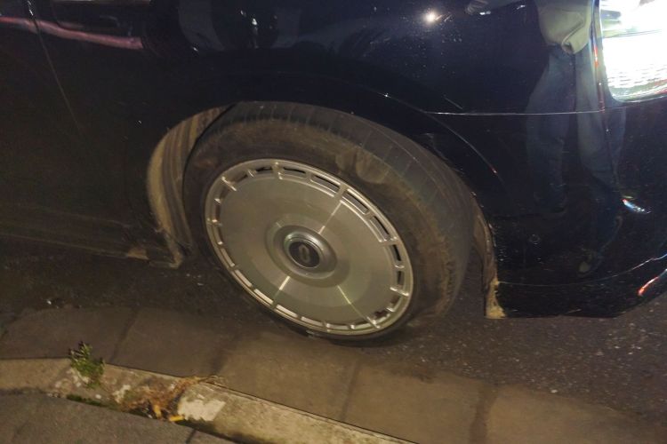 Used Hima AITO M9 2024 Range-Extended Ultra Version 52 kWh 6-Seater Model Right Front Wheel Hub