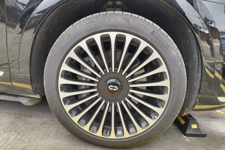 Used Hima AITO M9 2024 Range-Extended Max Edition 42 kWh 5-Seater Version Right Front Wheel Hub