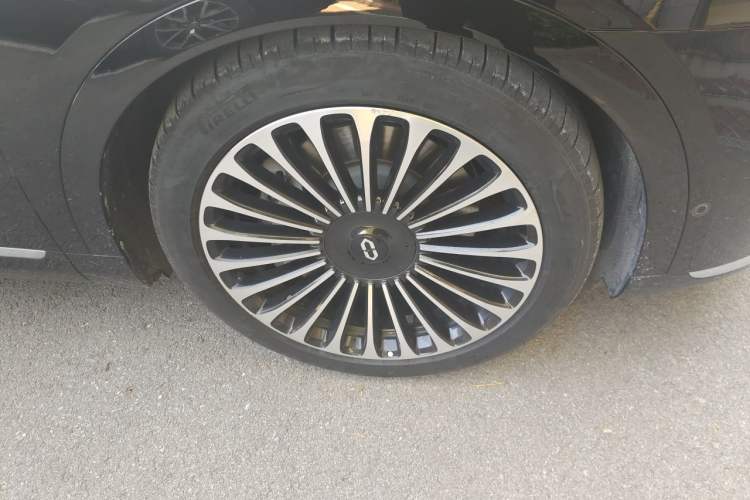 Used Hima AITO M9 2024 Range-Extended Ultra Version 52 kWh 6-Seater Model Right Front Wheel Hub