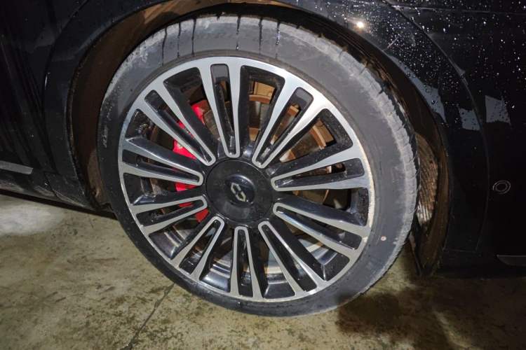 Used Hima AITO M9 2024 Range-Extended Ultra Version 42 kWh 6-Seater Model Right Front Wheel Hub