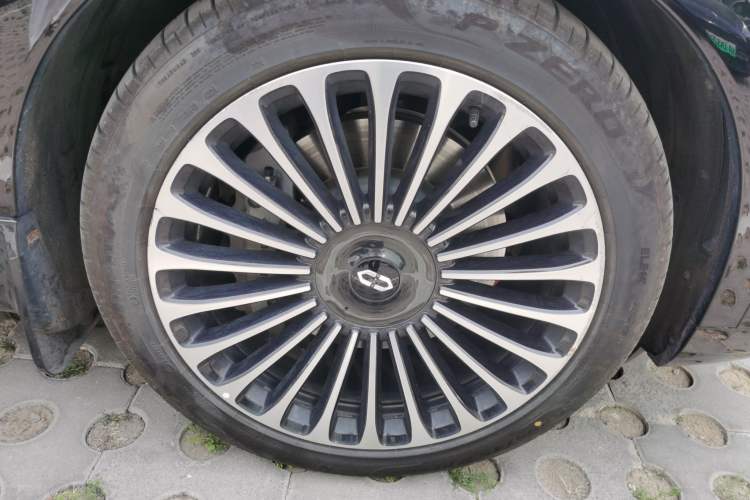 Used Hima AITO M9 2024 Range-Extended Max Edition 42 kWh 6-Seater Version Right Front Wheel Hub