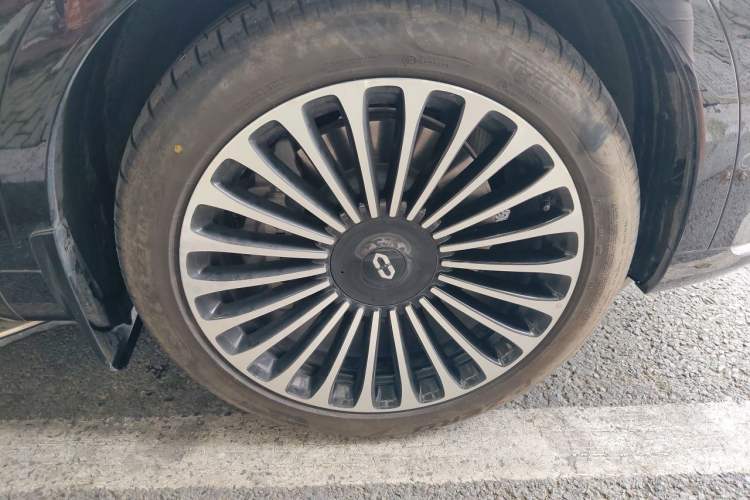 Used Hima AITO M9 2024 All-Electric Ultra Version 100 kWh 6-Seater Model Right Front Wheel Hub