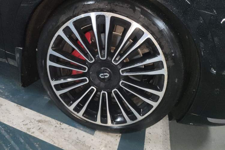 Used Hima AITO M9 2024 Range-Extended Ultra Version 42 kWh 6-Seater Model Right Front Wheel Hub