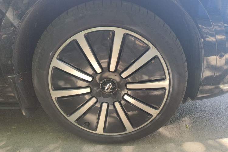 Used Hima AITO M9 2024 Range-Extended Ultra Version 42 kWh 6-Seater Model Right Front Wheel Hub
