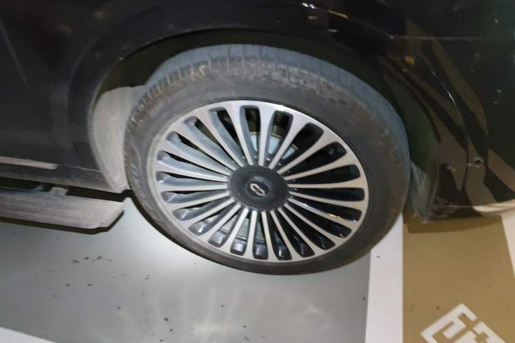 Used Hima AITO M9 2024 Range-Extended Max Edition 52 kWh 6-Seater Version Right Front Wheel Hub
