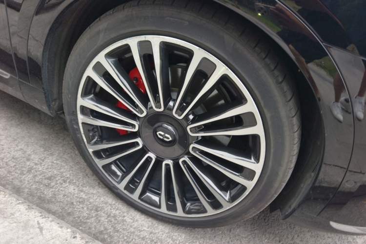 Used Hima AITO M9 2024 Range-Extended Max Edition 42 kWh 6-Seater Version Right Front Wheel Hub