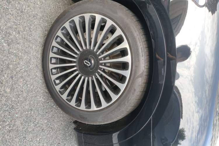 Used Hima AITO M9 2024 Range-Extended Ultra Version 52 kWh 6-Seater Model Right Front Wheel Hub