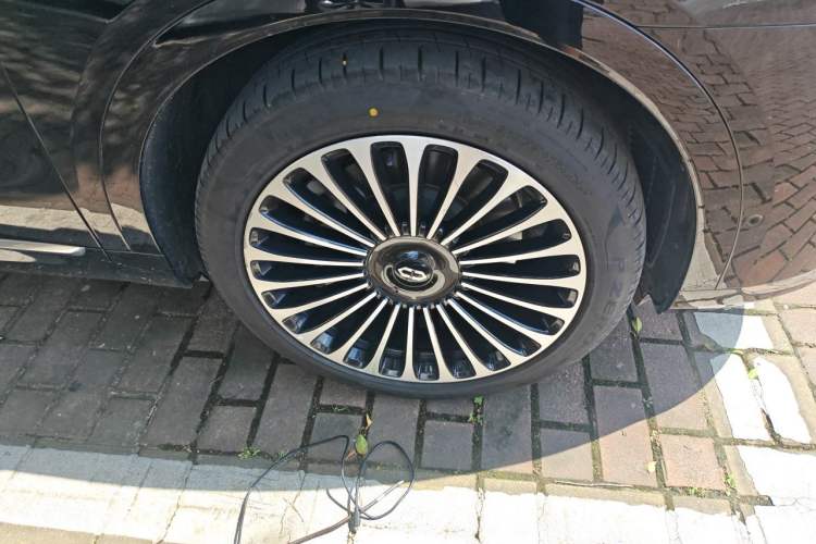 Used Hima AITO M9 2024 Range-Extended Ultra Version 42 kWh 6-Seater Model Right Front Wheel Hub