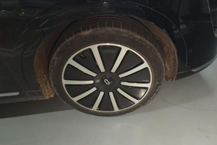 Used Hima AITO M9 2024 Range-Extended Max Edition 52 kWh 6-Seater Version Right Front Wheel Hub