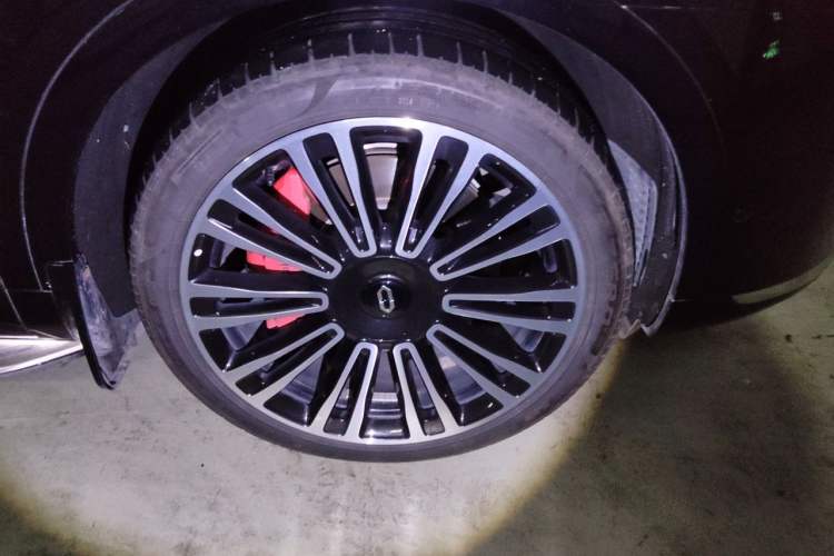 Used Hima AITO M9 2024 Range-Extended Ultra Version 52 kWh 6-Seater Model Right Front Wheel Hub