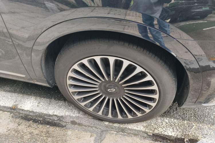 Used Hima AITO M9 2024 Range-Extended Ultra Version 42 kWh 6-Seater Model Right Front Wheel Hub