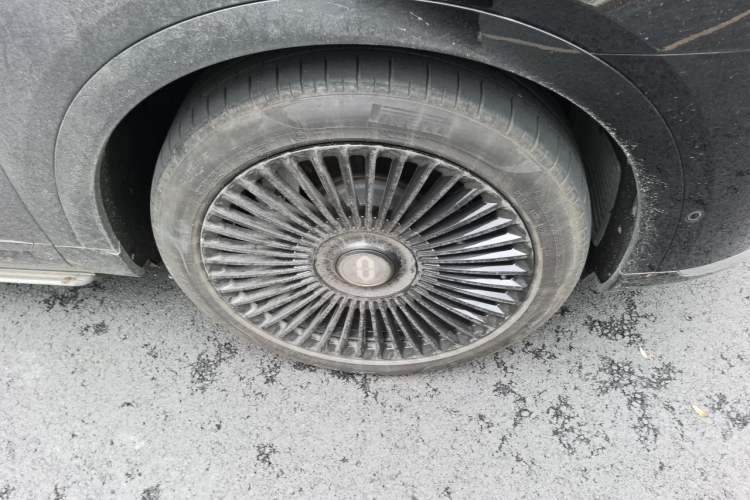 Used Hima AITO M9 2024 Range-Extended Ultra Version 42 kWh 6-Seater Model Right Front Wheel Hub