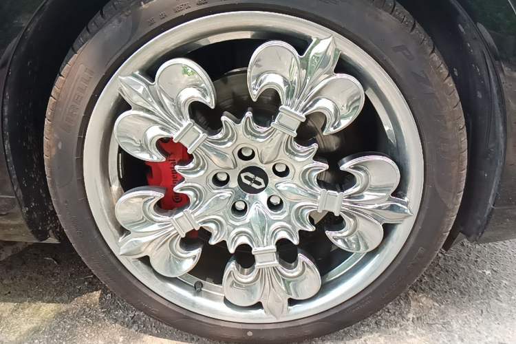 Used Hima AITO M9 2024 Range-Extended Ultra Version 42 kWh 6-Seater Model Right Front Wheel Hub