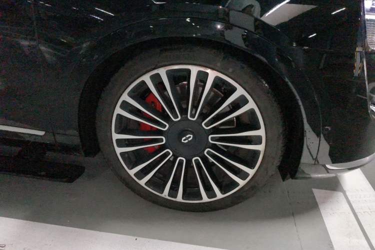 Used Hima AITO M9 2024 Range-Extended Ultra Version 42 kWh 6-Seater Model Right Front Wheel Hub