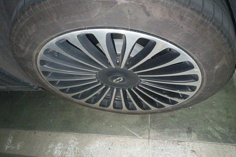 Used Hima AITO M9 2024 Range-Extended Ultra Version 52 kWh 6-Seater Model Right Front Wheel Hub