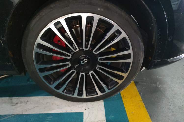Used Hima AITO M9 2024 Range-Extended Ultra Version 42 kWh 6-Seater Model Right Front Wheel Hub