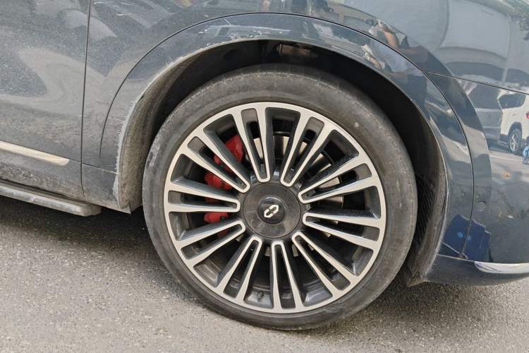 Used Hima AITO M9 2024 Range-Extended Ultra Version 42 kWh 6-Seater Model Right Front Wheel Hub
