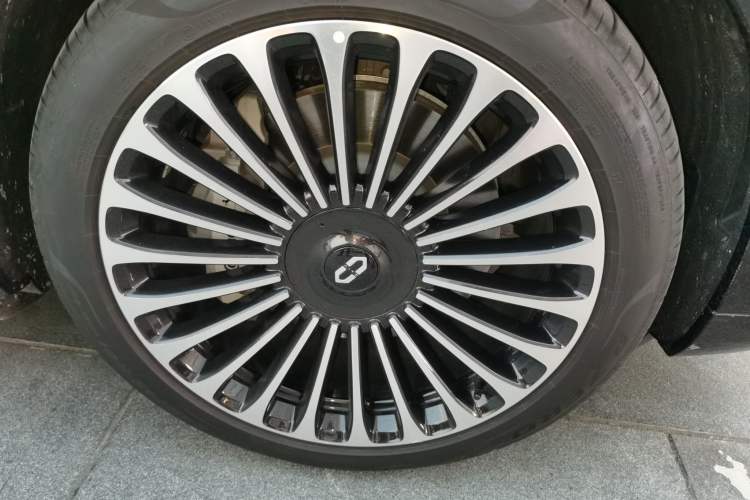 Used Hima AITO M9 2024 Range-Extended Ultra Version 52 kWh 5-Seater Model Right Front Wheel Hub