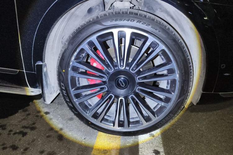Used Hima AITO M9 2024 Range-Extended Ultra Version 52 kWh 6-Seater Model Right Front Wheel Hub