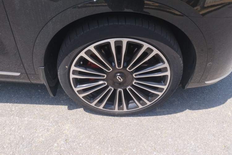 Used Hima AITO M9 2024 All-Electric Ultra Version 100 kWh 6-Seater Model Right Front Wheel Hub