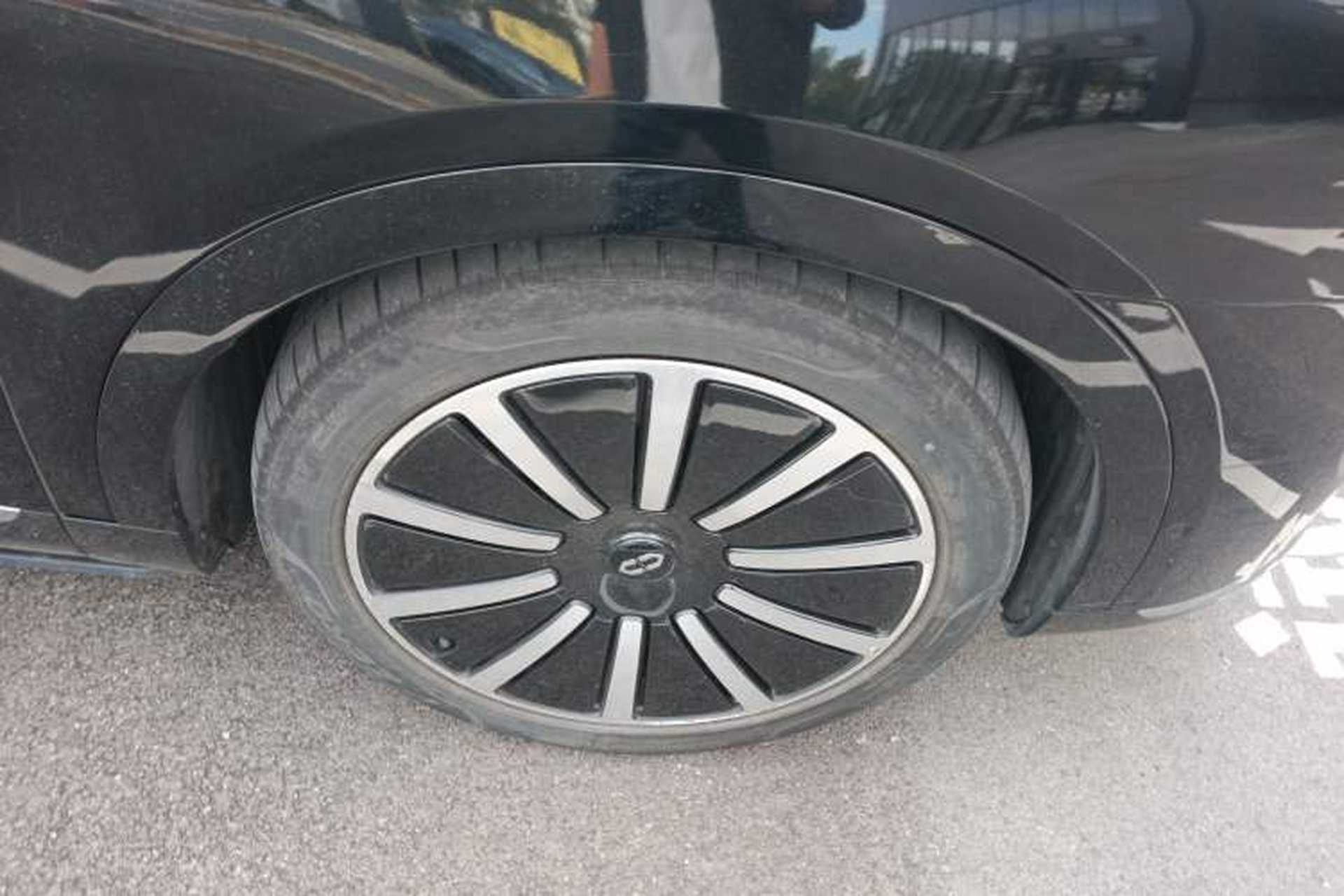 Used Hima AITO M9 2024 Range-Extended Ultra Version 42 kWh 6-Seater Model Right Front Wheel Hub