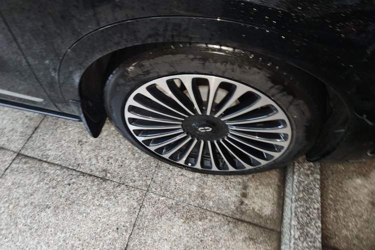 Used Hima AITO M9 2024 Range-Extended Ultra Version 42 kWh 6-Seater Model Right Front Wheel Hub