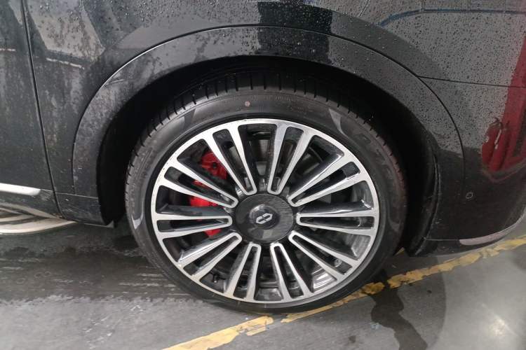 Used Hima AITO M9 2024 Range-Extended Ultra Version 42 kWh 6-Seater Model Right Front Wheel Hub