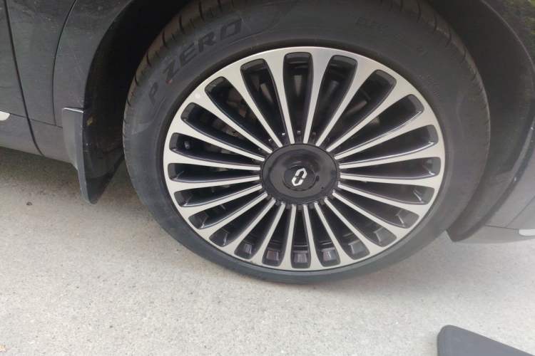 Used Hima AITO M9 2024 Range-Extended Ultra Version 52 kWh 5-Seater Model Right Front Wheel Hub