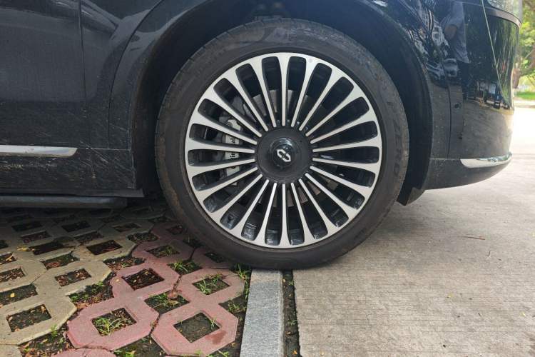 Used Hima AITO M9 2024 Range-Extended Ultra Version 42 kWh 6-Seater Model Right Front Wheel Hub
