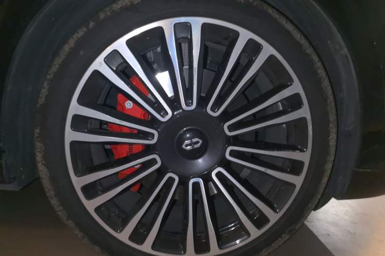 Used Hima AITO M9 2024 Range-Extended Max Edition 42 kWh 6-Seater Version Right Front Wheel Hub
