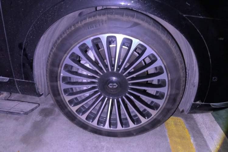 Used Hima AITO M9 2024 Range-Extended Ultra Version 42 kWh 6-Seater Model Right Front Wheel Hub
