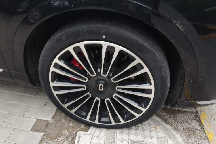 Used Hima AITO M9 2024 Range-Extended Ultra Version 42 kWh 6-Seater Model Right Front Wheel Hub
