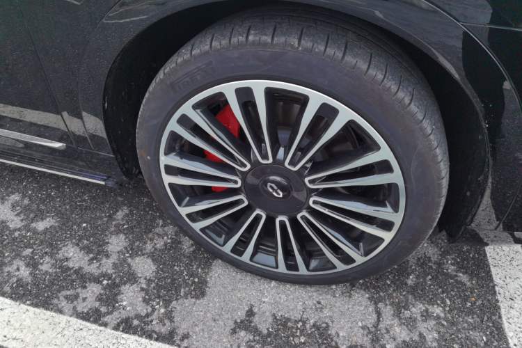 Used Hima AITO M9 2024 All-Electric Ultra Version 100 kWh 6-Seater Model Right Front Wheel Hub