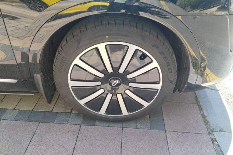 Used Hima AITO M9 2024 Range-Extended Ultra Version 42 kWh 6-Seater Model Right Front Wheel Hub
