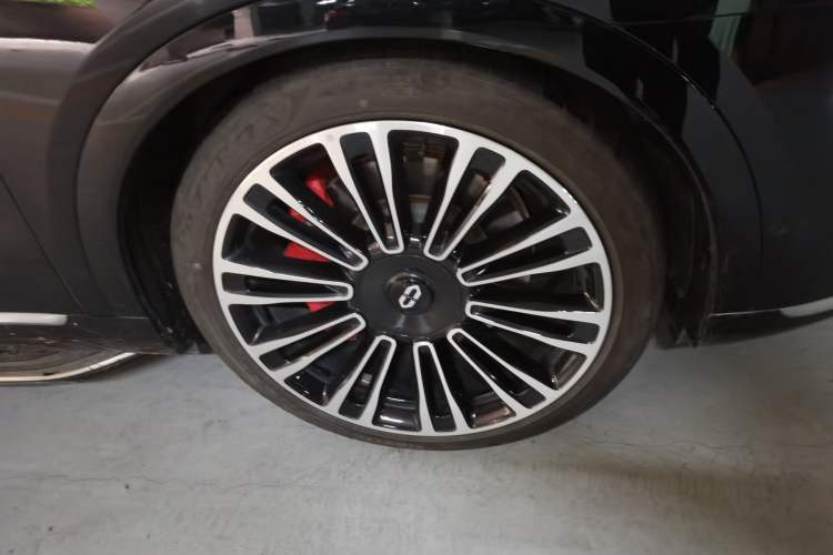 Used Hima AITO M9 2024 Range-Extended Ultra Version 42 kWh 6-Seater Model Right Front Wheel Hub