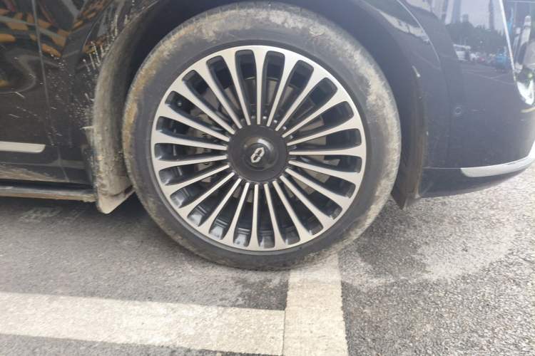 Used Hima AITO M9 2024 Range-Extended Ultra Version 52 kWh 6-Seater Model Right Front Wheel Hub