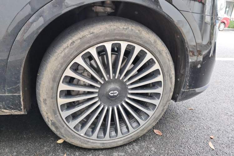 Used Hima AITO M9 2024 Range-Extended Ultra Version 52 kWh 6-Seater Model Right Front Wheel Hub