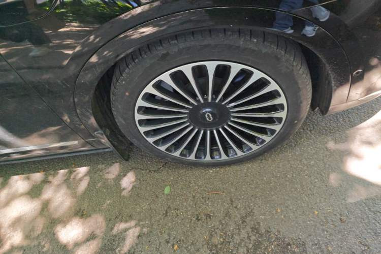 Used Hima AITO M9 2024 Range-Extended Max Edition 42 kWh 5-Seater Version Right Front Wheel Hub