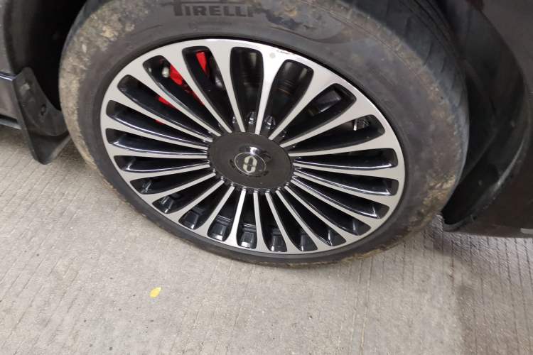 Used Hima AITO M9 2024 Range-Extended Ultra Version 52 kWh 5-Seater Model Right Front Wheel Hub
