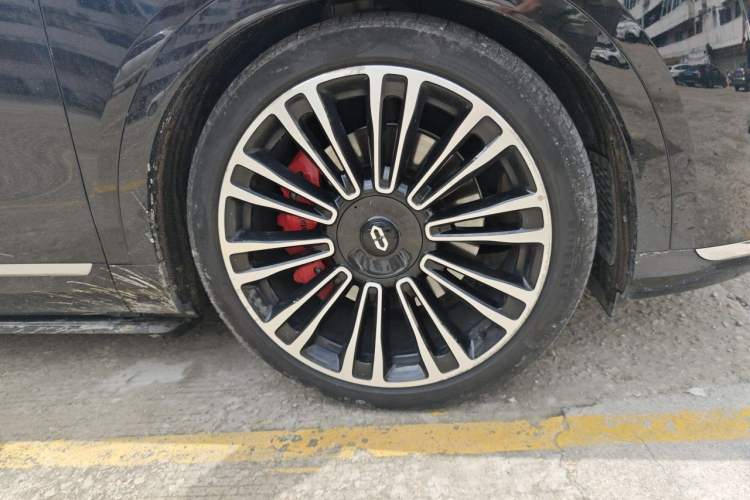 Used Hima AITO M9 2024 Range-Extended Ultra Version 42 kWh 6-Seater Model Right Front Wheel Hub