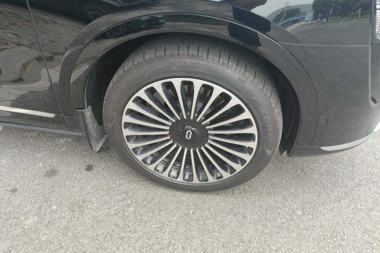 Used Hima AITO M9 2024 Range-Extended Ultra Version 52 kWh 6-Seater Model Right Front Wheel Hub
