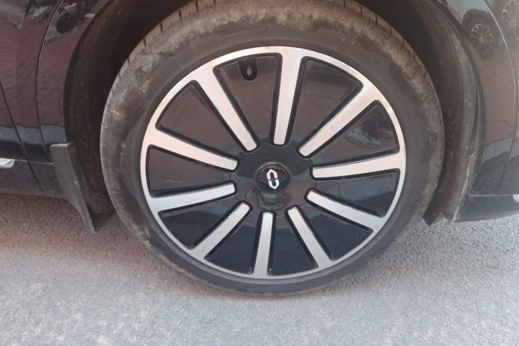 Used Hima AITO M9 2024 Range-Extended Max Edition 52 kWh 6-Seater Version Right Front Wheel Hub