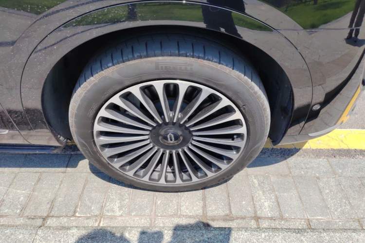 Used Hima AITO M9 2024 Range-Extended Max Edition 42 kWh 5-Seater Version Right Front Wheel Hub