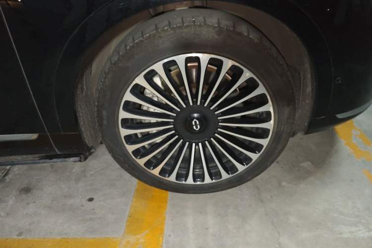 Used Hima AITO M9 2024 Range-Extended Ultra Version 42 kWh 6-Seater Model Right Front Wheel Hub