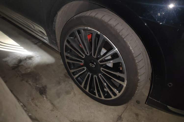 Used Hima AITO M9 2024 Range-Extended Ultra Version 42 kWh 6-Seater Model Right Front Wheel Hub
