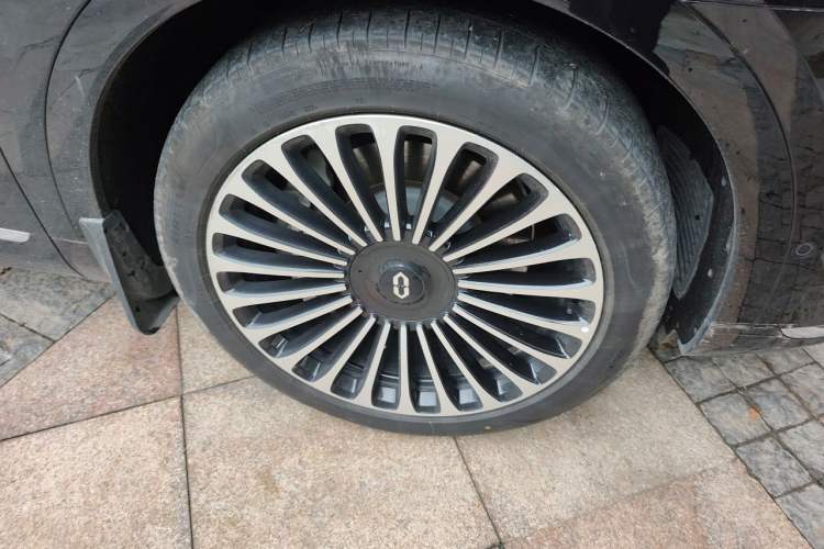 Used Hima AITO M9 2024 Range-Extended Ultra Version 42 kWh 6-Seater Model Right Front Wheel Hub