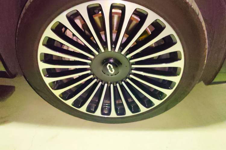Used Hima AITO M9 2024 Range-Extended Ultra Version 52 kWh 5-Seater Model Right Front Wheel Hub