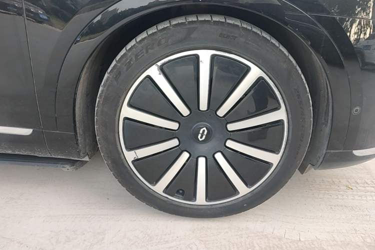 Used Hima AITO M9 2024 Range-Extended Max Edition 52 kWh 5-Seater Version Right Front Wheel Hub